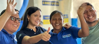 Ideas de negocio de becarios de Todas y Todos a Estudiar se destacan en Feria de Servicios