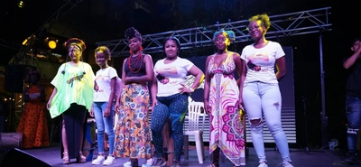 La alegría inspiró a las participantes del concurso de peinados afro “Tejiendo Esperanzas”