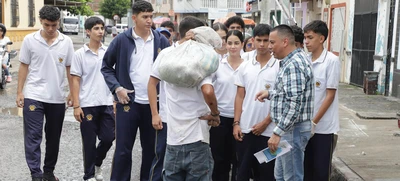 Jóvenes caleños comprometidos con la dignificación de los habitantes de calle