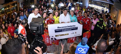 ¡Cali recibió a sus gladiadoras! La Administración Distrital homenajeó sus logros y victoria