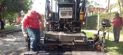“Me alegra mucho que estén interviniendo las calles”: Caleños sobre ‘Obras de Corazón’ en el Caney
