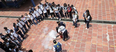 Alcaldía forma primeros respondientes en diferentes instituciones educativas