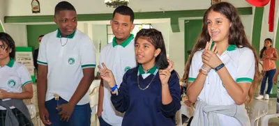 Formación en inteligencia emocional recibe población con discapacidad auditiva