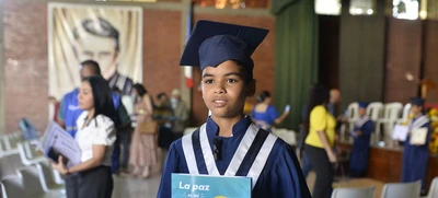 En ceremonia de graduación de grado 5, niños y niñas recibieron su cartilla La Paz es mi Cuento