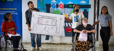 Personas en condición de discapacidad resaltan importancia del nuevo sistema de semaforización inteligente