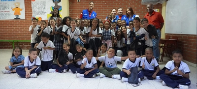 Niñas y niños de Manuela Beltrán recibieron a Hacienda con alegría