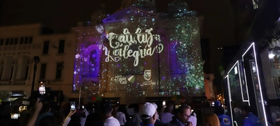 Un show tecnológico ilumina la Plaza de Cayzedo