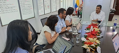 Alcaldía lideró encuentro con la gerente del FFIE para reclamar terminación de obras educativas