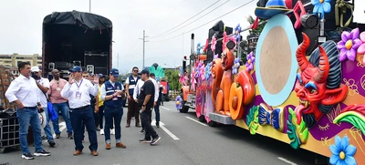 Carrozas llenas de arte, identidad y cultura rodarán en los desfiles de la Feria de Cali