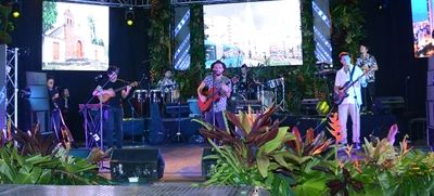 El Teatro al Aire Libre Los Cristales también vive el ambiente de Feria