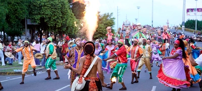 Color, fantasía y alegría estuvieron presentes en el Carnaval del Cali Viejo 2022