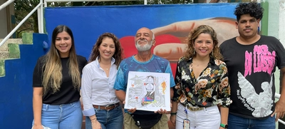Manos colmadas de amor llenaron de color las paredes del Geriátrico San Miguel