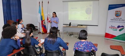 Secretaría de Educación lideró capacitación sobre estrategia educativa en el HUV