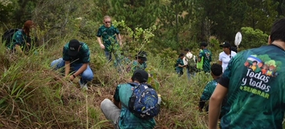 Continúa la conformación del Bosque de los Estudiantes