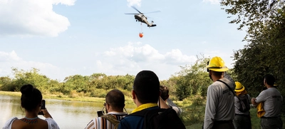 ‘Bambi Bucket’, el arma para sofocar posibles incendios en Cali