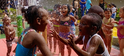 Niñas y niños de Llano Verde disfrutaron la magia de la Fiesta Acuática