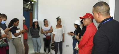 Líderes de la comuna 6 visitan obras del nuevo Laboratorio de Innovación Digital Paso del Comercio