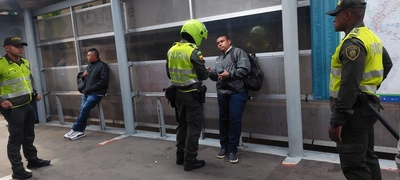 Para evitar que el delito viaje, Policía madrugó a subirse al MIO