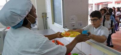 Servicios de alimentación y transporte escolar retornarán el viernes después de la jornada nacional de movilización