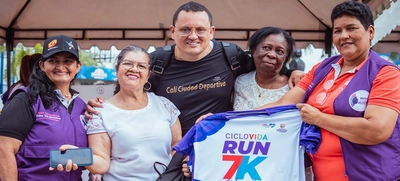 Entrega de kits le puso movimiento al preámbulo de la Carrera de la Mujer 7K Ciclovida