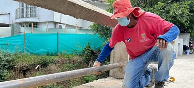 Adelantan labores de embellecimiento y rehabilitación vial en el oeste de Cali