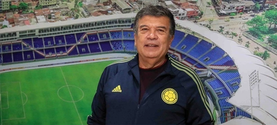 Técnico de la Selección Colombia Femenina invitó a la exhibición del trofeo de la Copa Mundo