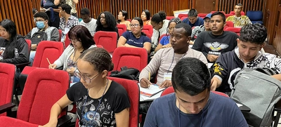 Diplomado para jóvenes y adultos mayores