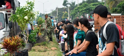 Caleños y caleñas engalanaron la entrada sur de la ciudad
