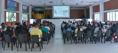 Capacitan a directivos y docentes de instituciones educativas oficiales en prácticas de vida saludable
