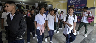 Estudiantes caleños disfrutaron del espectáculo folclórico del Primer Encuentro Mundial de Culturas Populares
