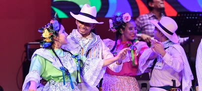 El talento del Encuentro Mundial de las Culturas Populares llega a los centros comerciales