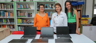 Bibliotecas escolares se refuerzan con donación de computadores