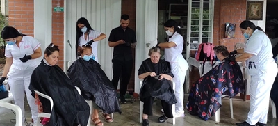 ¡La Alcaldía de Cali llega a las comunidades con jornadas de belleza gratuitas para promover el envejecimiento activo y saludable!