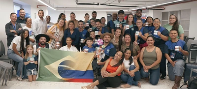 Delegación brasilera aprendió los secretos para la preparación de macetas de alfeñique