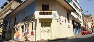 La ‘Calle del sabor’ se llena de color con graffiti urbano que exalta las culturas populares