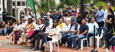 Caleños están felices con renovación de la Plaza de Cayzedo