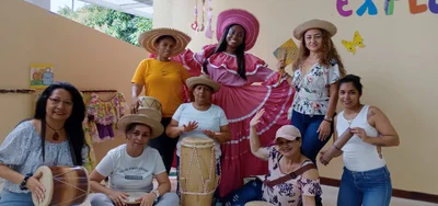 Celebramos una jornada de cuidado y mimos con las madres de la comuna 10 de Cali
