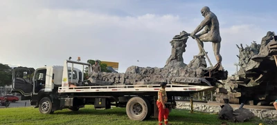 Retiran Monumento a la Solidaridad para adelantar su restauración