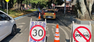 Movilidad rechaza porte de arma por parte de uno de sus agentes de tránsito, en puesto de control
