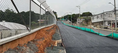 Megaobra Ampliación de la carrera 80 avanza con la fundición de vigas en el canal Nápoles