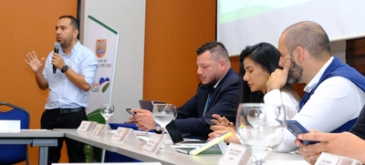 Distrito orienta a empresas de telecomunicaciones sobre lineamientos jurídicos para infraestructura en espacio público