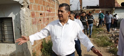 Autoridades realizan operativos de recuperación del espacio público en la comuna 15