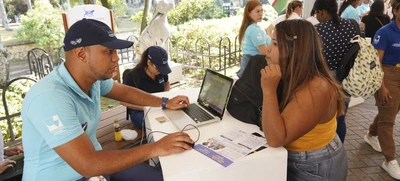 Más de 1600 jóvenes se postularon en la primera jornada de Todas y Todos a Estudiar Inglés
