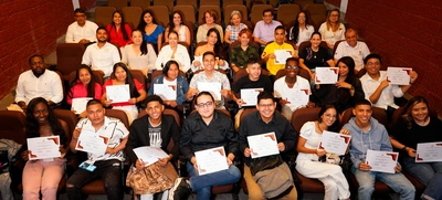 Decenas de jóvenes se gradúan de diplomado en Univalle