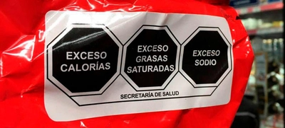 Conozca qué significan los sellos de advertencia en alimentos empaquetados