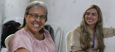 65 personas mayores se graduaron en curso de marroquinería y manualidades en la comuna 15, se resaltó el talento artístico y el liderazgo local