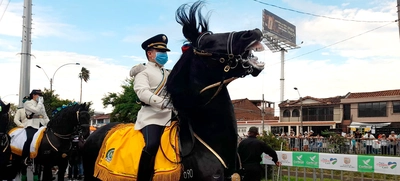 Aliste su bandera para el desfile militar del 20 de julio, este jueves