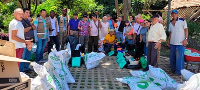 Continúa entrega de insumos y materiales a huertas comunitarias de Cali