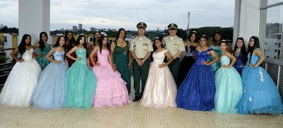 A 15 quinceañeras vulnerables les celebraron su cumpleaños, por todo lo alto