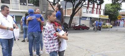 ‘Gran Abrazatón’ se realizó en el parque del barrio Obrero